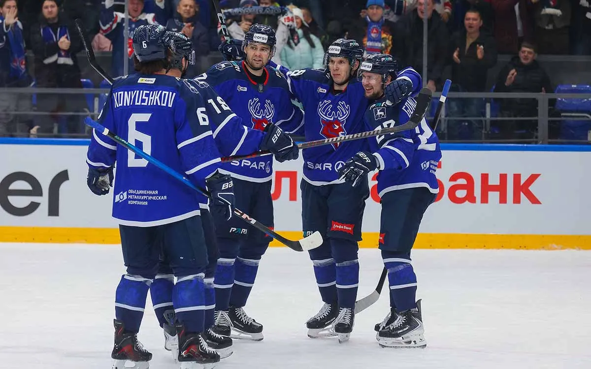 Хоккеисты ХК "Торпедо" в матче КХЛ