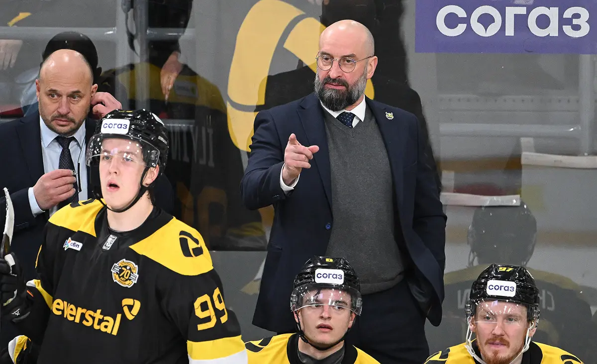 Андрей Козырев и игроки Северстали