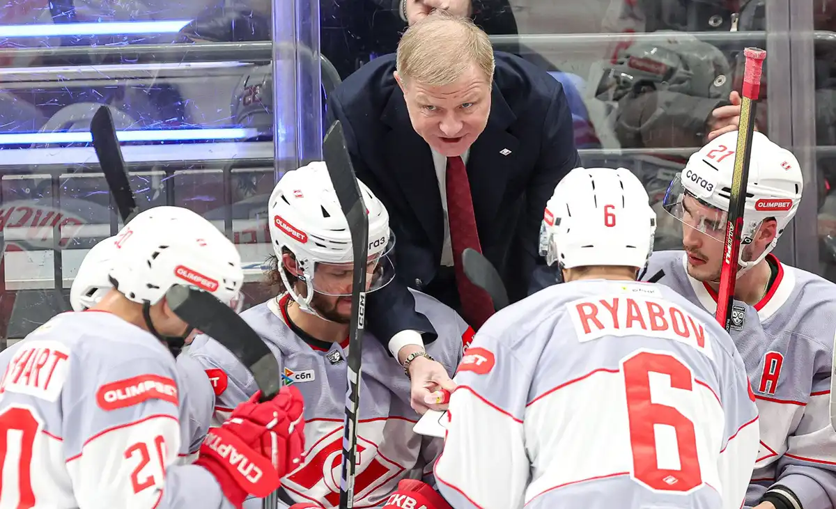 Алексей Жамнов и хоккеисты "Спартака"